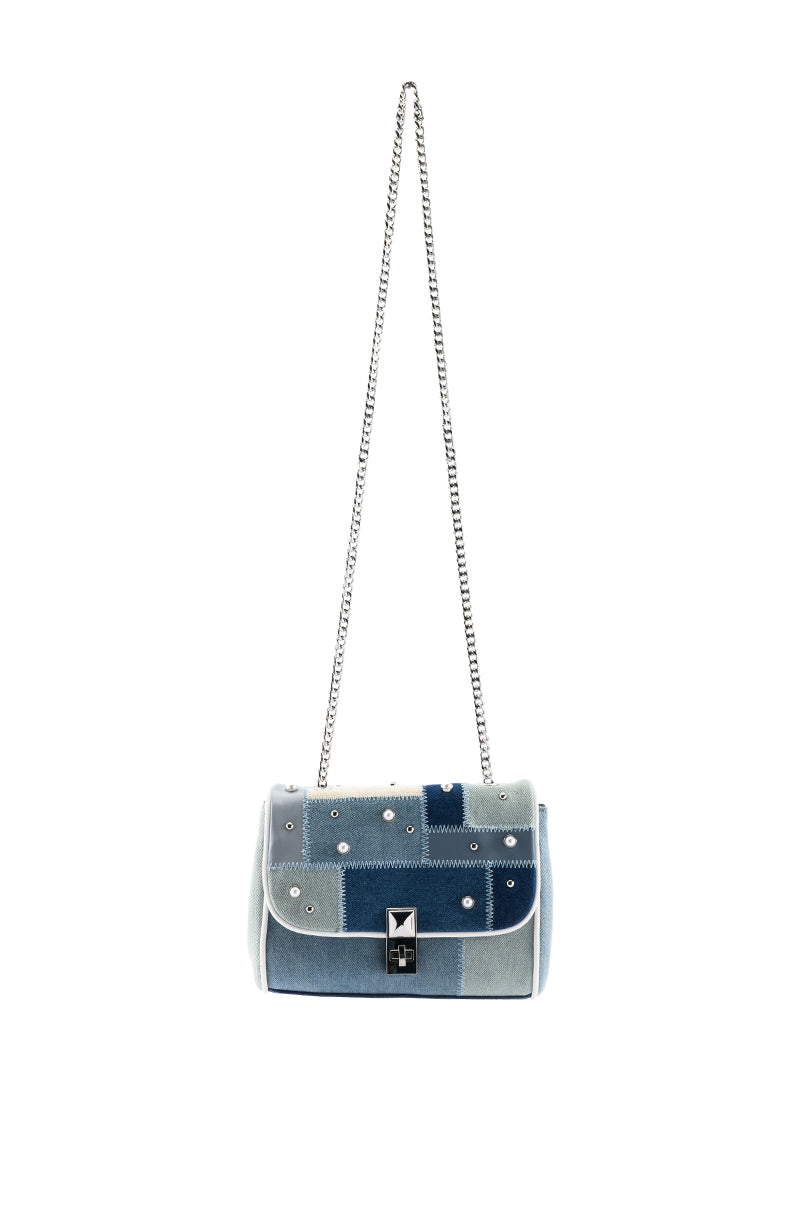 IZZY & ALY DENIM PATCH PURSE